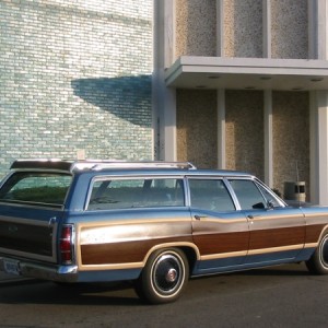 1970 Ford Ltd Country Squire - Rear 3/4 View