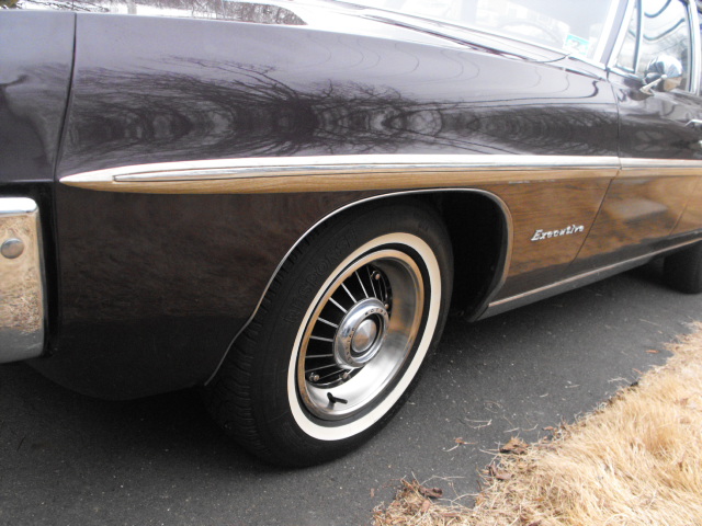 1967 Pontiac Bonneville Executive Safari Station Wagon