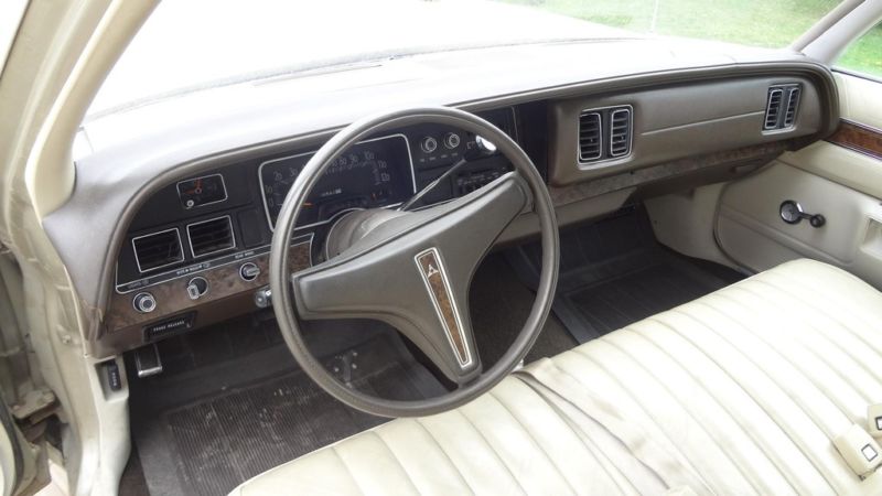 1977 Dodge Monaco sedan