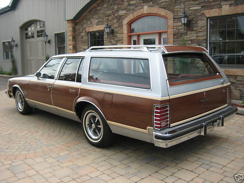 1959 Pontiac Bonneville Safari Station Wagon