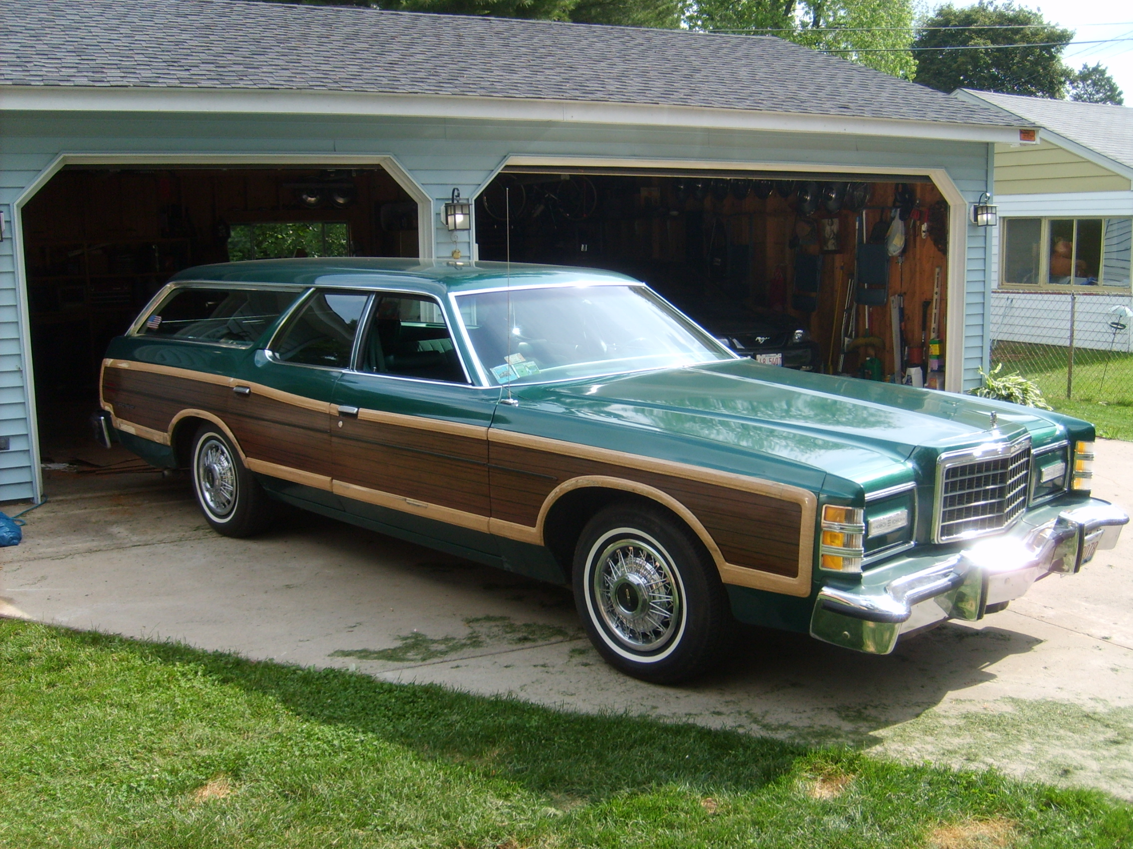 Ford Ltd Country Squire